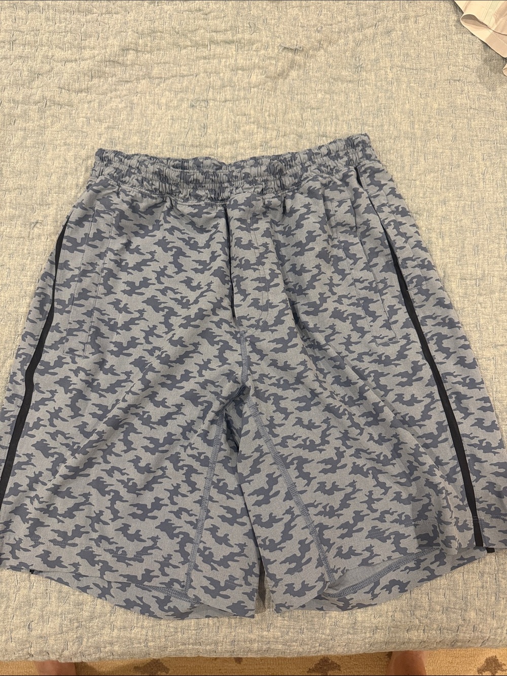 Lululemon men’s pace breaker 9” large